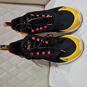 Nike air 270’s, floral print in colors of yellow, neon pink and black!